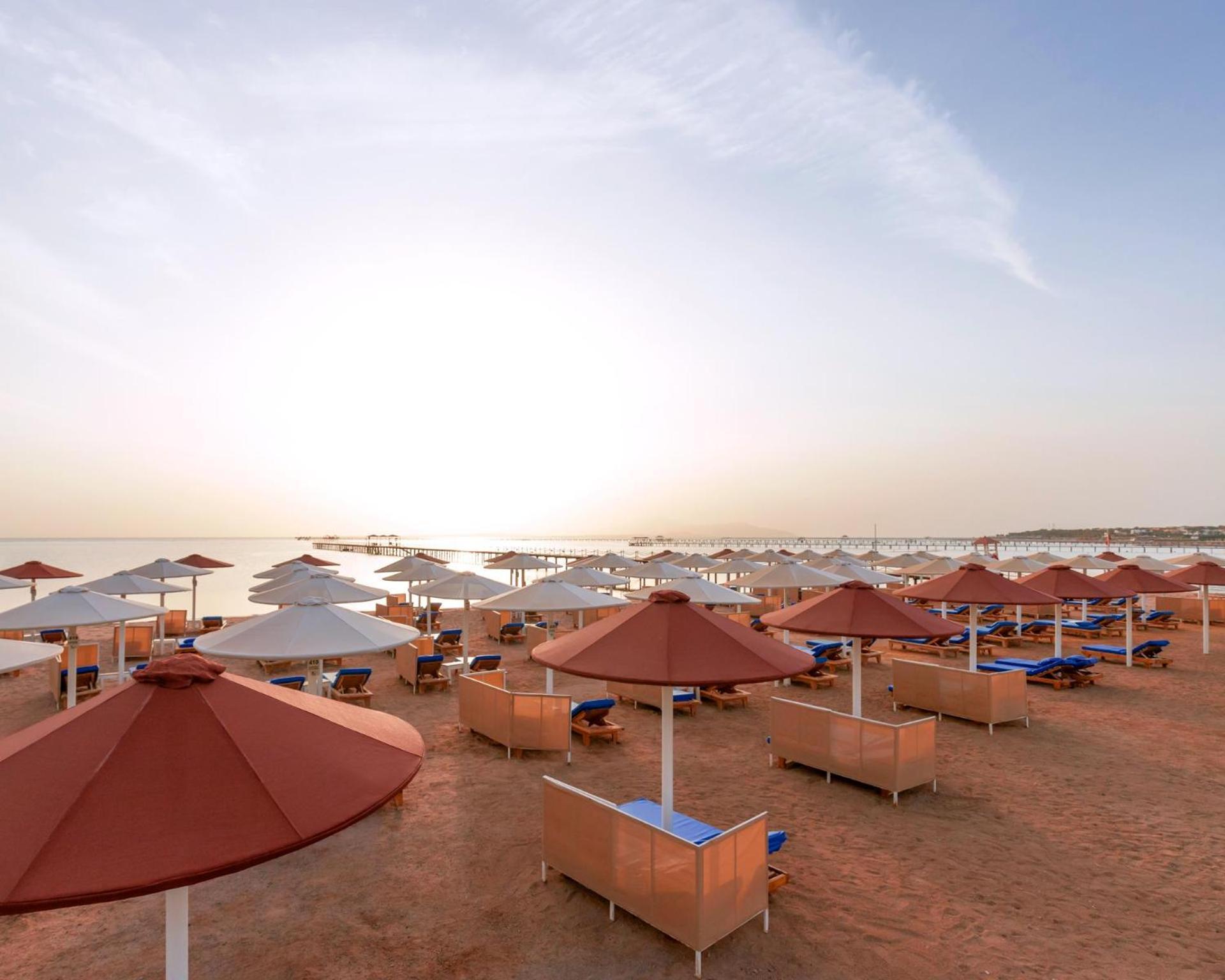 Pickalbatros Laguna Vista Aqua Park Sharm el Sheikh Esterno foto The beach at the resort